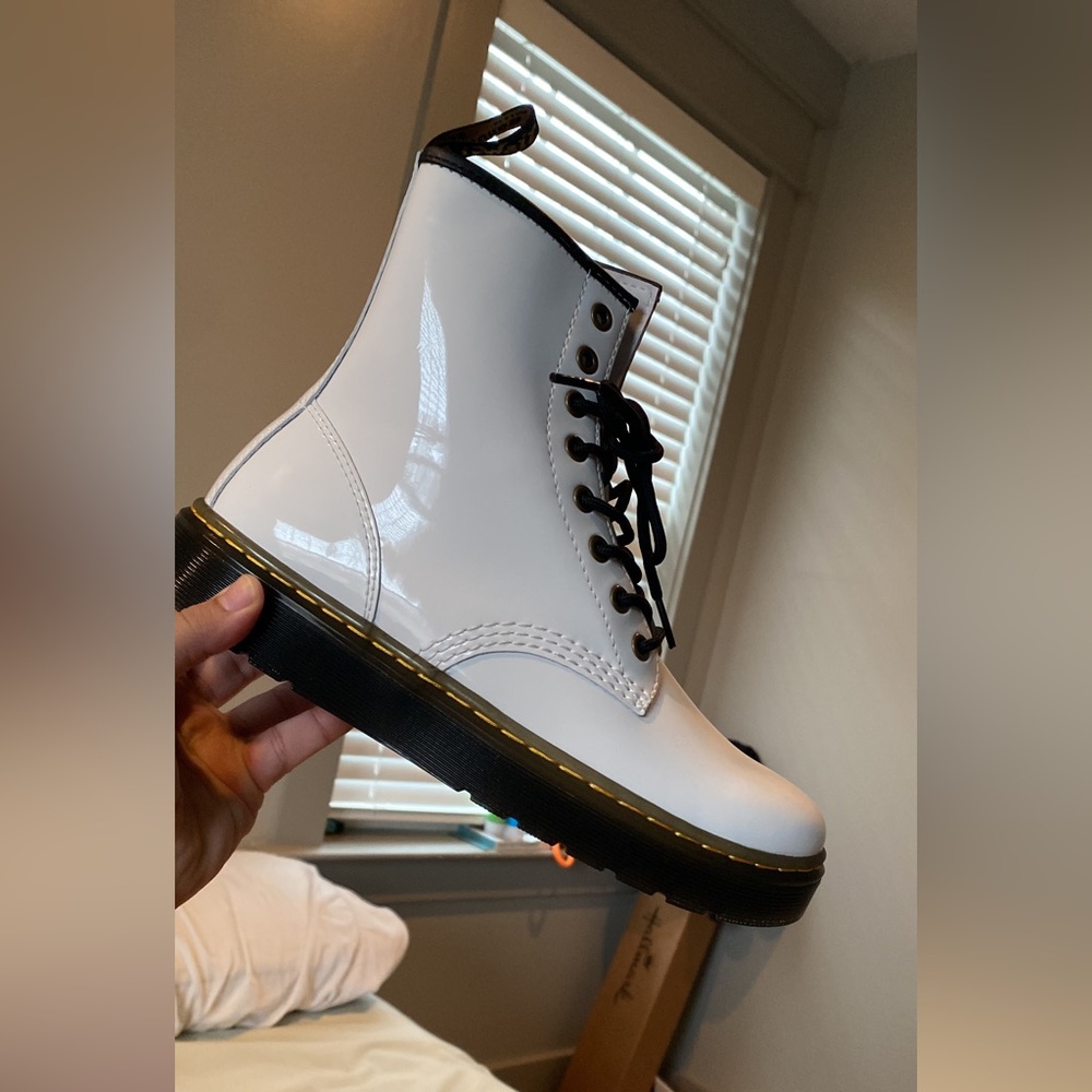 NEVER WORN White Patent Doc Martens — Sz 8 —